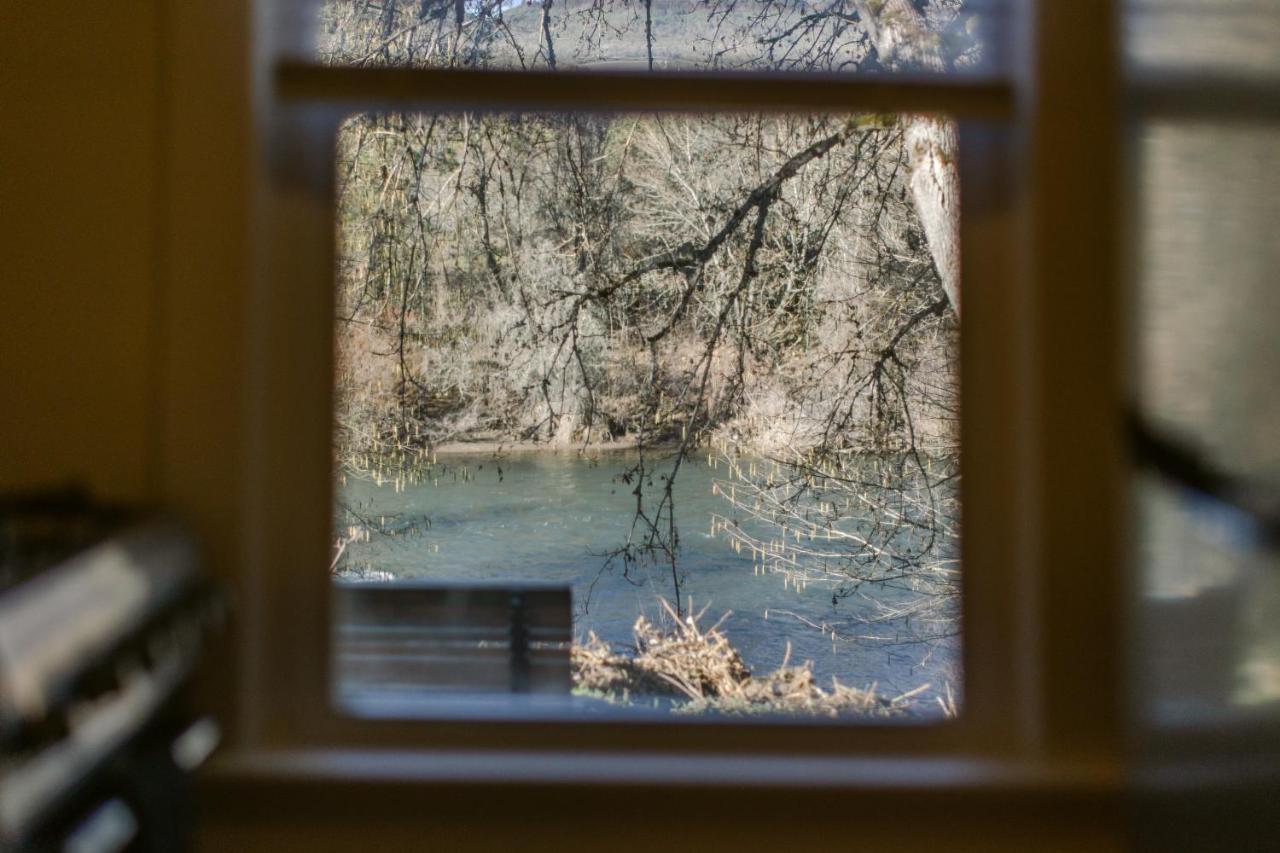 Waterfront River Apartments Rogue River Esterno foto